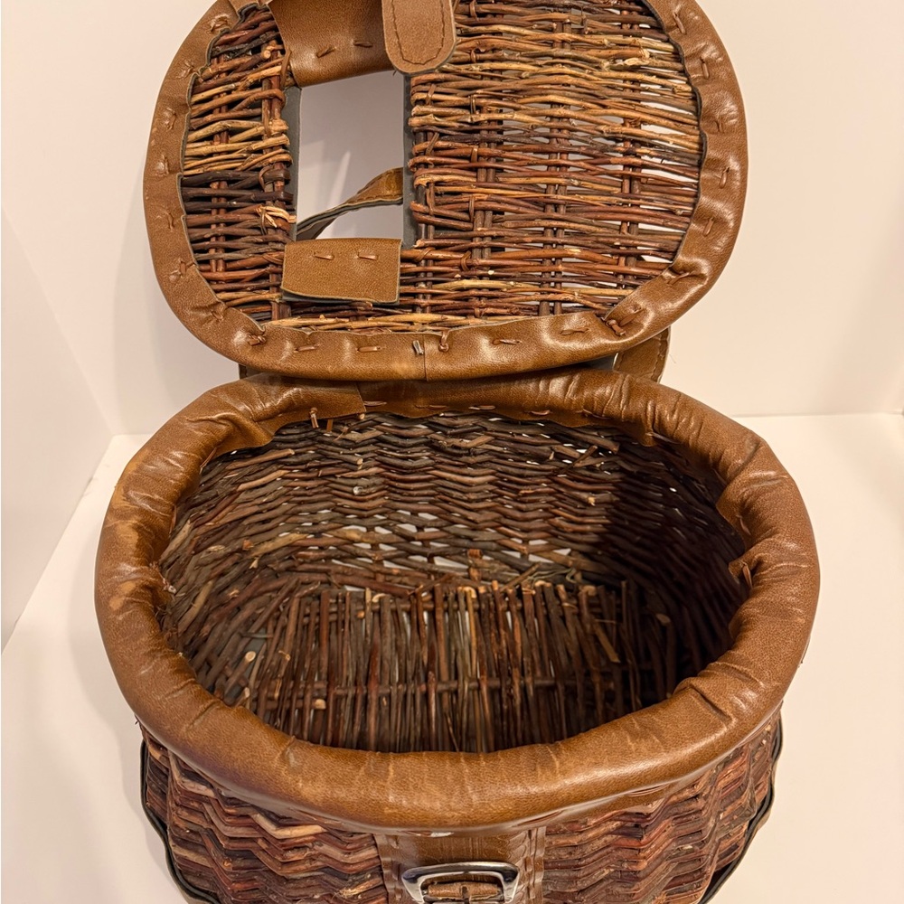 1980s Vintage Doc Seigner Woven Fishing Basket - Picture 6 of 6